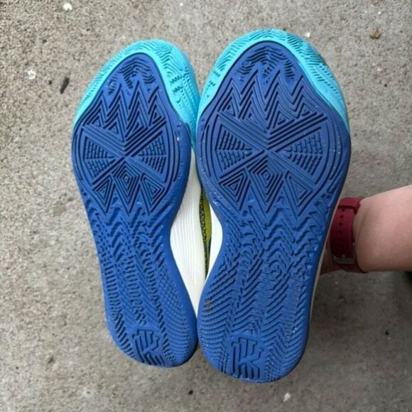 Nike Kyrie Flytrap Kaleidoscope Size 13C DQ8093-700 Sneakers - Picture 8 of 9